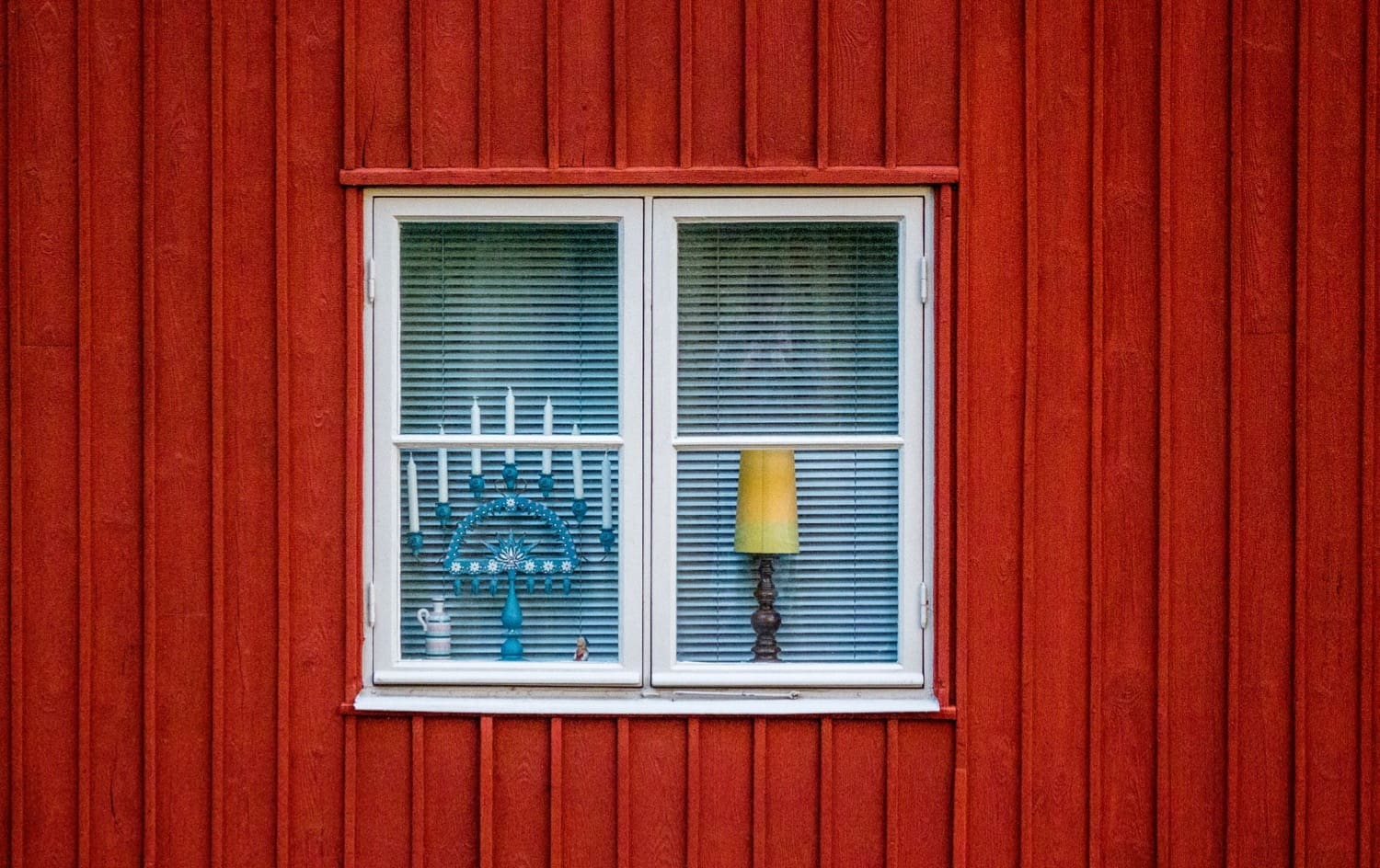 5 Best Smart Window Sensors to Up Your Home Security