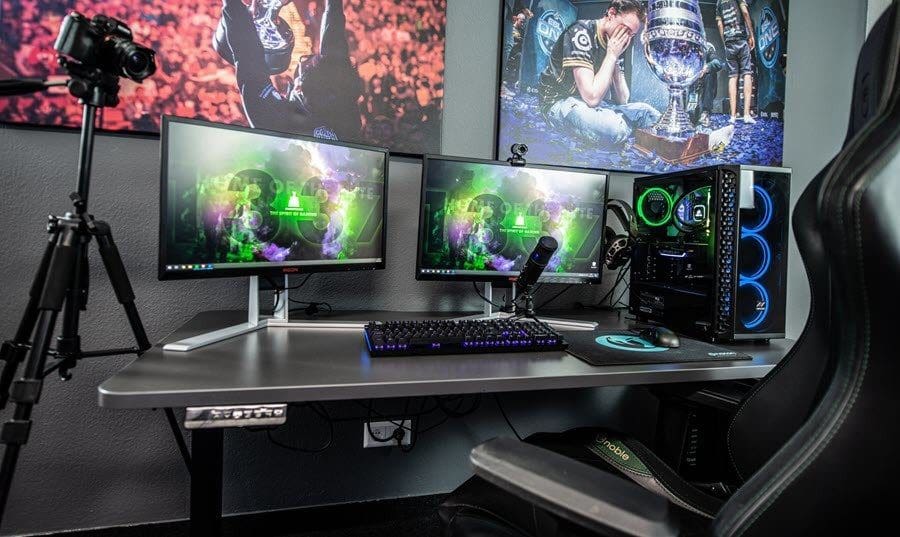 6 Best Gaming Desks for Dual Monitors
