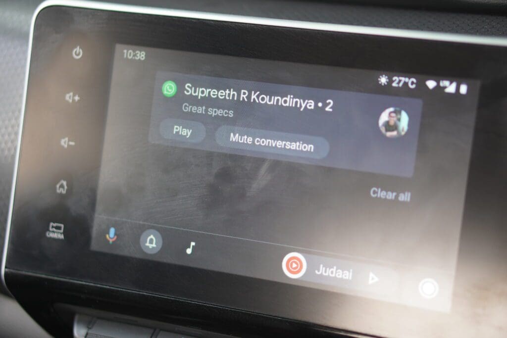 Notification centre on Android Auto vs Apple CarPlay