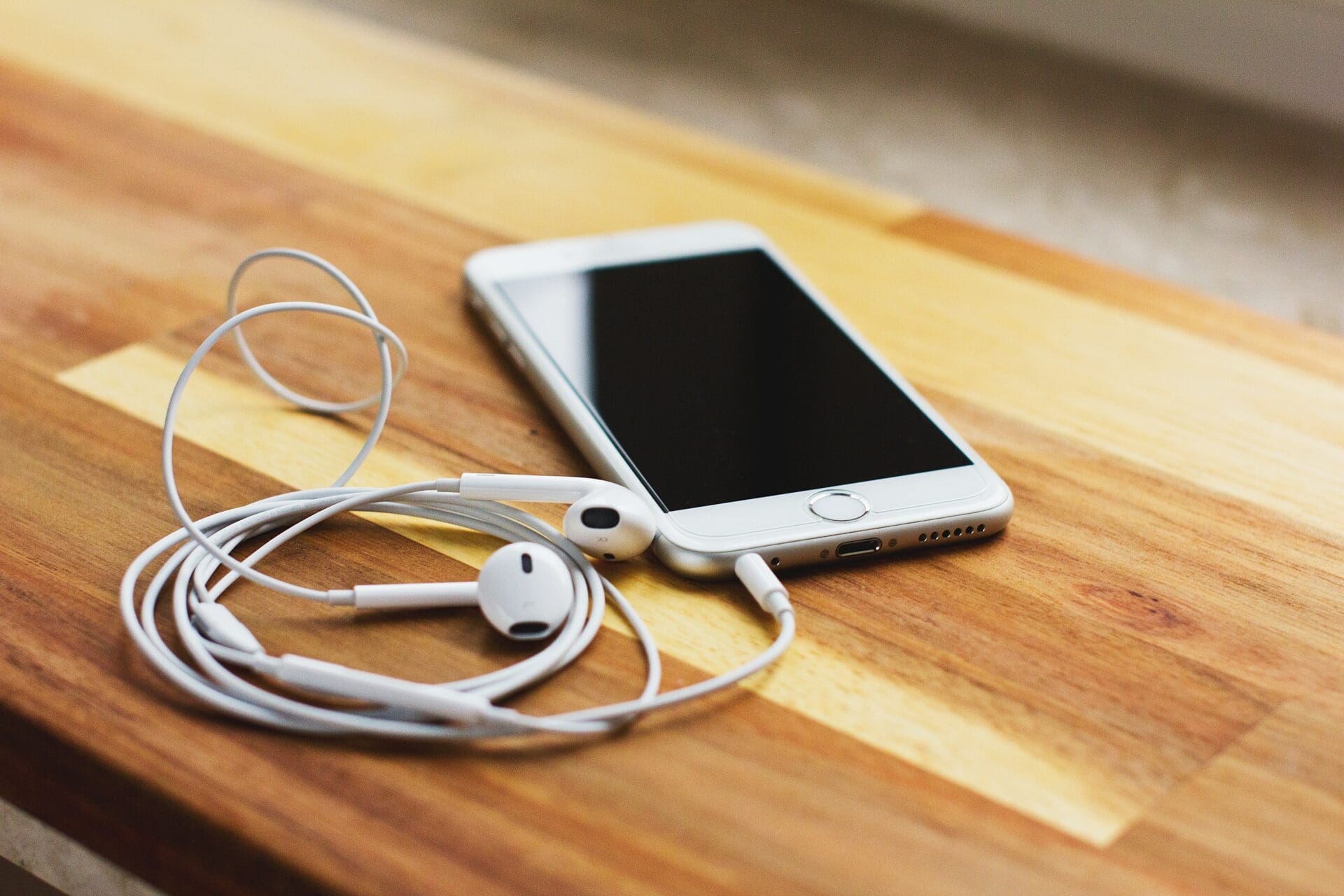 iPhone headphone jack