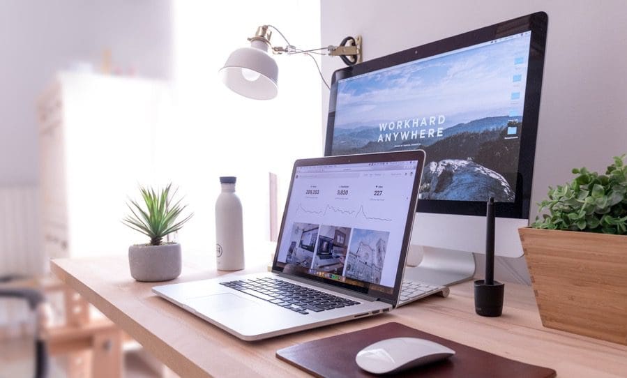 Laptop-Docking-Station-vs-USB-Hub-Which-One-Should-You-Buy