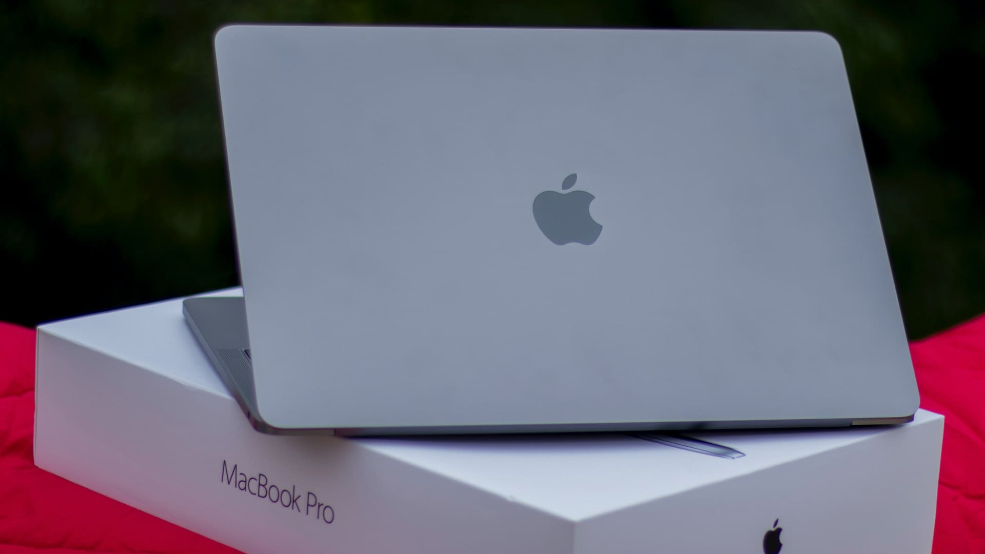 MacBook fans remain always on