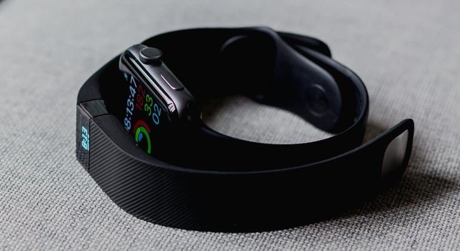 Smartwatch vs Fitness Tracker Which Is the Best for You 4