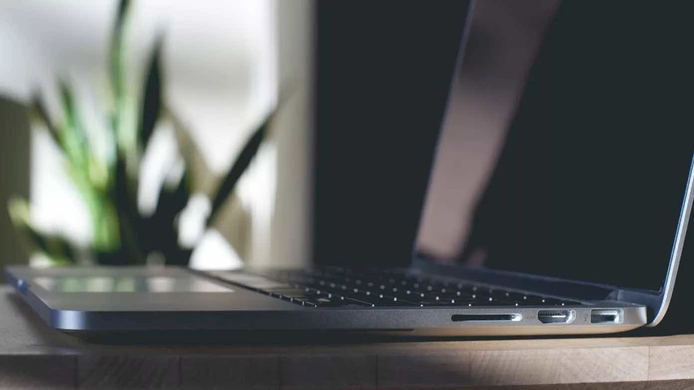 Check laptop port