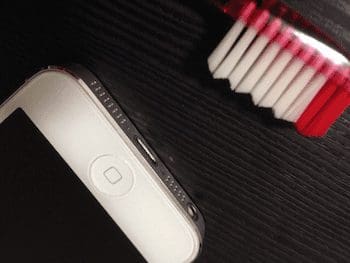 I Phone Toothbrush Cleaning